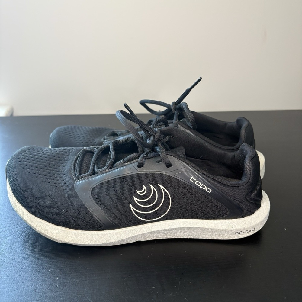 U22479 without box Topo Athletic ST5 Black Womens Size 9 Lightweight Ru G2U